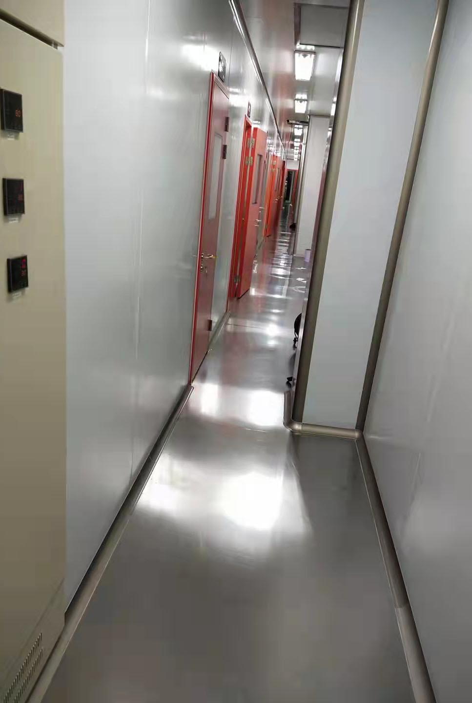 無(wú)塵自動(dòng)<a href='http://www.9gmm.cn/' target='_blank' title='噴漆設(shè)備' style='color:#eb2828'><strong>噴漆設(shè)備</strong></a>.jpg